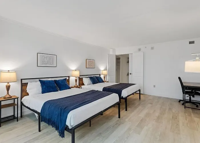 Stylish 2Br 3Ba Cozysuites At Showboat