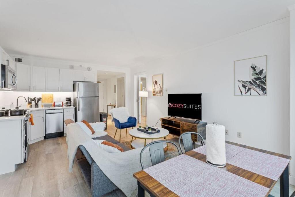 Apartment Stylish 2br 3ba Cozysuites At Showboat