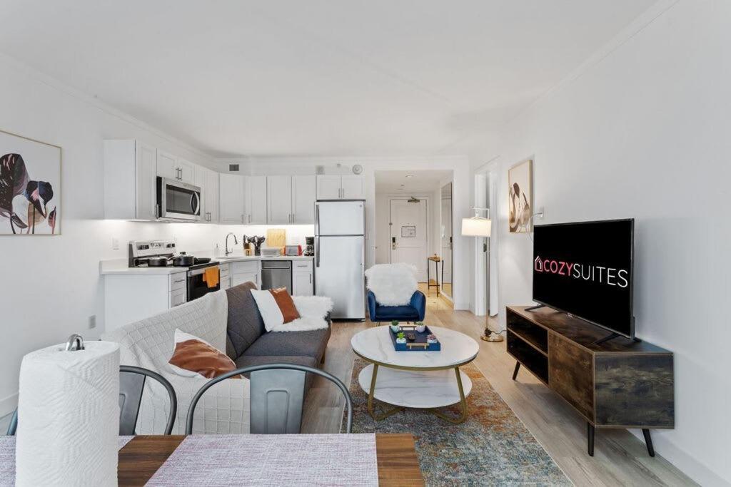 Stylish 2br 3ba Cozysuites At Showboat