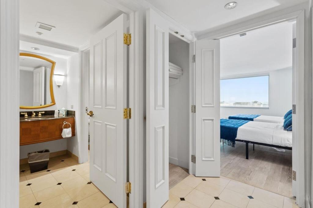 Stylish 2br 3ba Cozysuites At Showboat *
