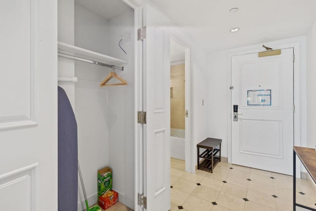 Stylish 2br 3ba Cozysuites At Showboat
